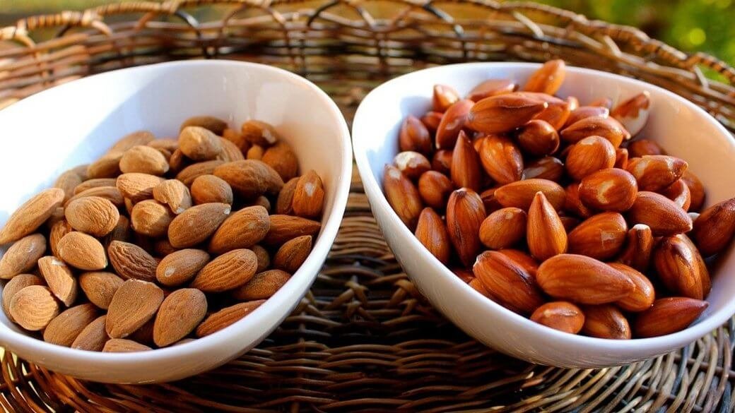 soaked almonds v/s raw almonds